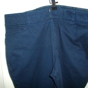 Women's Gloria Vanderbilt navy blue trouser, size 10, new. Inseam 28 1/2"